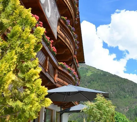 裴森克洛斯酒店 3*