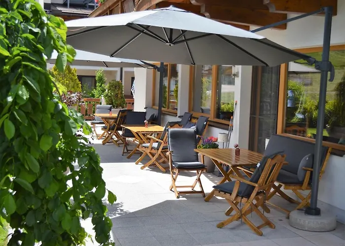 裴森克洛斯酒店 3*